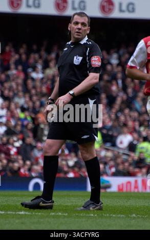 5 aprile 2008 - Londra, Inghilterra, Regno Unito - arbitro Phil Dowd durante la partita di Premier League del Barclay tra Arsenal e Liverpool all'Emirates Stadium di Londra. Liverpool pareggiò l'Arsenal 1-1. (Immagine di credito: © Stuart Crump/Cal Sport Media/ZUMA Press) Foto Stock