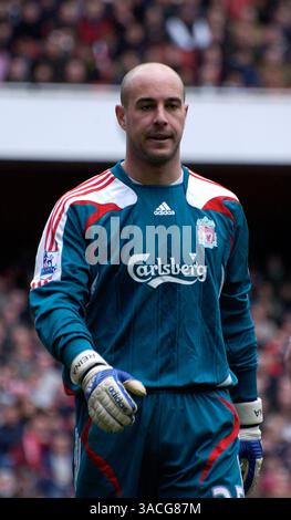 5 aprile 2008 - Londra, Inghilterra, Regno Unito - portiere del Liverpool #25 PEPE REINA durante la partita di Premier League del Barclay tra Arsenal e Liverpool all'Emirates Stadium. (Immagine di credito: © Stuart Crump/Cal Sport Media/ZUMA Press) Foto Stock