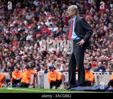 5 aprile 2008 - Londra, Inghilterra, Regno Unito - Arsenal Manager ARSENE WENGER durante la partita di Premier League del Barclay tra Arsenal e Liverpool all'Emirates Stadium. (Immagine di credito: © Stuart Crump/Cal Sport Media/ZUMA Press) Foto Stock