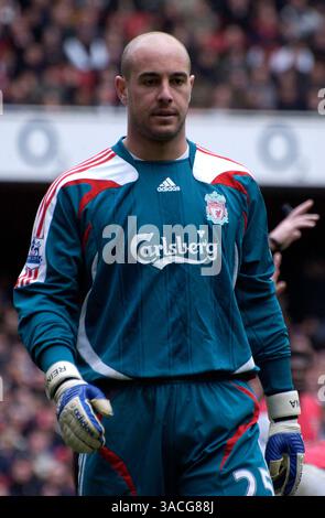 5 aprile 2008 - Londra, Inghilterra, Regno Unito - portiere del Liverpool #25 PEPE REINA durante la partita di Premier League del Barclay tra Arsenal e Liverpool all'Emirates Stadium. (Immagine di credito: © Stuart Crump/Cal Sport Media/ZUMA Press) Foto Stock
