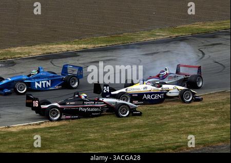 Sesto classificato Danica Patrick (USA) Team Rahal evita Alex Figge (USA) Pacific Coast Motorsports (No.69) all'inizio della gara..Toyota Atlantic Championship, Rd5, Portland International Raceway, Portland, Oregon, USA, 21 giugno 2003..IMMAGINE DIGITALE (immagine di credito: ©Sutton Motorsports/ZUMA Press) Foto Stock