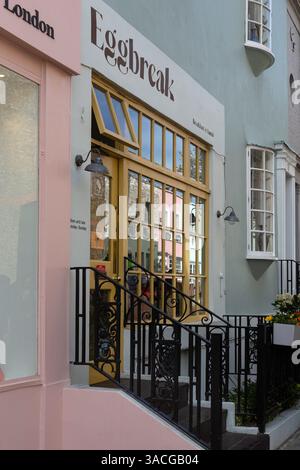 LONDRA, Regno Unito - 29 MARZO 2025: Esterno del ristorante Pretty Eggbreak in Uxbridge Street, Notting Hill Foto Stock