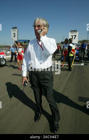 Bernie Ecclestone (GBR) F1 Supremo sulla griglia F3000..Formula 3000 International Championship, Rd9, Hungaroring, Ungheria, 23 agosto 2003..IMMAGINE DIGITALE (Credit Image: ©Sutton Motorsports/ZUMA Press) Foto Stock