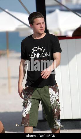 1 gennaio 2008, Miami, FL Desperate Housewives attore Shawn Pyfrom a South Beach a Miami, Florida (immagine di credito: Foto Stock