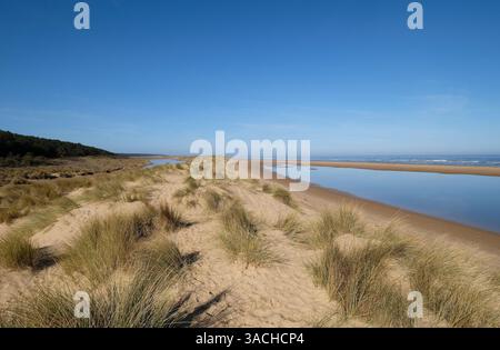 Pozzetti-next-la-sea beach, a nord di Norfolk, Inghilterra Foto Stock