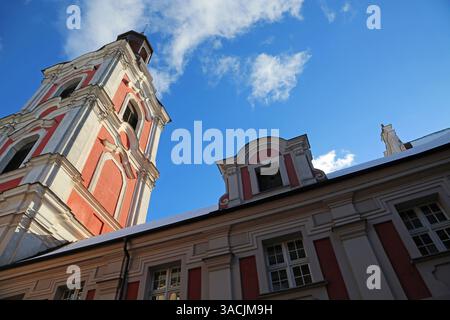 Vista laterale di Poznan Fara - Poznan, Polonia Foto Stock