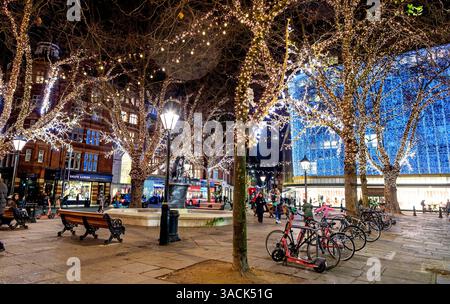 Natale a Sloane Square Londra Regno Unito di notte Foto Stock