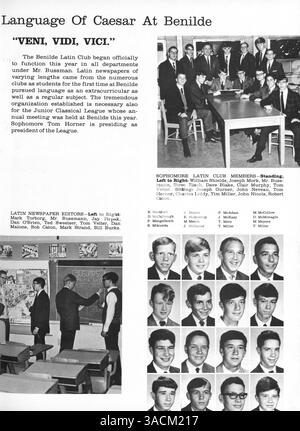 Il Benilde High Yearbook del 1966 cattura l'essenza della vita studentesca, della facoltà, dell'atletica e delle attività extracurriculari dell'anno accademico 1965-1966. Foto Stock
