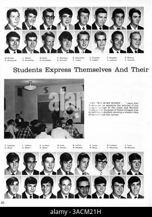 Il Benilde High Yearbook del 1966 cattura l'anno scolastico 1965-1966, documentando le attività di studenti e docenti, atletica, club e importanti eventi scolastici. Foto Stock