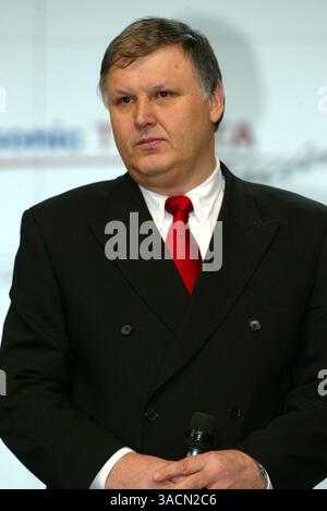 Norbert Kreyer (GER) Senior General Manager di Race and test Engineering. Toyota Formula One Launch, Paul Ricard, Francia, 8 gennaio 2003..IMMAGINE DIGITALE (Credit Image: ©Sutton Motorsports/ZUMA Press) Foto Stock