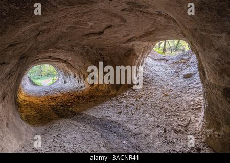 Immagine panoramica delle grotte vicino a Brohl, Eifel, Renania-Palatinato, Germania Foto Stock