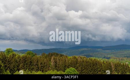 Paesaggio intorno a Saulxures, comune del dipartimento del Bas-Rhin nel Grand Est, nel nord-est della Francia Foto Stock
