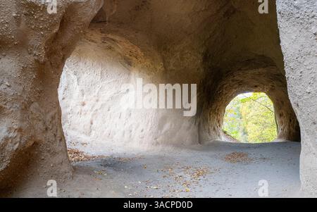 Immagine panoramica delle grotte vicino a Brohl, Eifel, Renania-Palatinato, Germania Foto Stock
