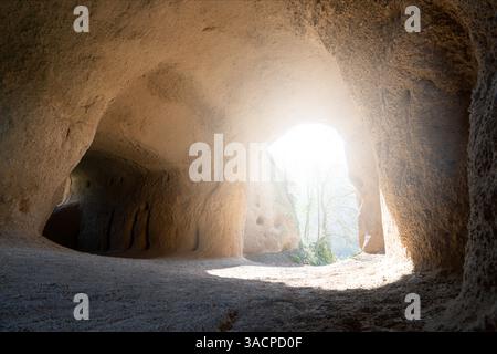 Immagine panoramica delle grotte vicino a Brohl, Eifel, Renania-Palatinato, Germania Foto Stock