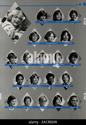 Il 1982 Folwell Jr. High Yearbook, The Folwell Falcon Annual, mostra i risultati degli studenti, i contributi dei docenti e gli eventi chiave dell'anno scolastico 1981-1982. Foto Stock