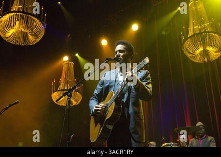 17 novembre 2007 - Oakland, California, Stati Uniti - BEN HARPER & THE INNOCENT CRIMINALS suonano uno spettacolo tutto esaurito al Paramount Theater di Oakland. (Immagine di credito: © Jerome Brunet/ZUMA Press) Foto Stock