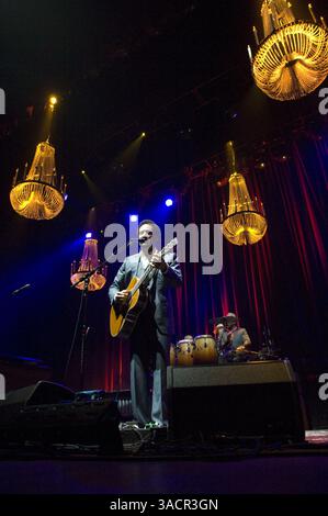 17 novembre 2007 - Oakland, California, Stati Uniti - BEN HARPER & THE INNOCENT CRIMINALS suonano uno spettacolo tutto esaurito al Paramount Theater di Oakland. (Immagine di credito: © Jerome Brunet/ZUMA Press) Foto Stock