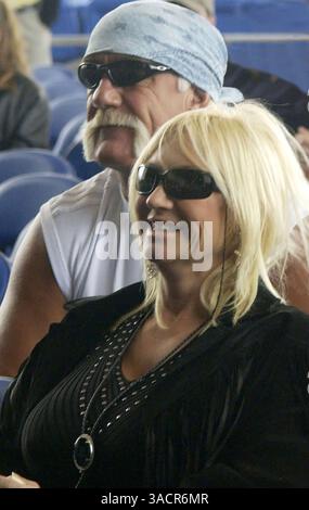 28 gennaio 2006 - Tampa, Florida, USA - ex wrestler Terry 'HULK' HOGAN e sua moglie LINDA HOGAN a Tampa. (Immagine di credito: © Fotos di Folletts/ZUMA Press) Foto Stock