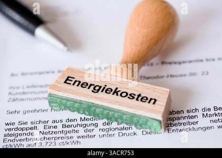 Timbrare con l'iscrizione costi energetici Foto Stock