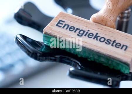 Timbrare con l'iscrizione costi energetici Foto Stock