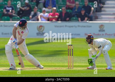 Chelmsford, Regno Unito. 4 aprile 2025. Ambassador Cruise Line Ground, Chelmsford 04 aprile 2025 la partita del campionato della contea di Rothesay tra Essex County Cricket Club e Surrey County Cricket Club presso Ambassador Cruise Line Ground a Chelmsford, Inghilterra (Keeran Marquis/SPP) credito: SPP Sport Press Photo. /Alamy Live News Foto Stock