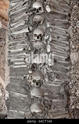 La Cappella delle ossa (Capela dos Ossos) a Evora, Portogallo Foto Stock