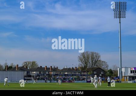 Chelmsford, Regno Unito. 4 aprile 2025. Ambassador Cruise Line Ground, Chelmsford 04 aprile 2025 Vista generale della partita all'interno dell'Ambassador Cruise Line Ground durante il primo giorno della partita del campionato della contea di Rothesay tra l'Essex County Cricket Club e il Surrey County Cricket Club all'Ambassador Cruise Line Ground a Chelmsford, Inghilterra (Keeran Marquis/SPP) credito: SPP Sport Press Photo. /Alamy Live News Foto Stock
