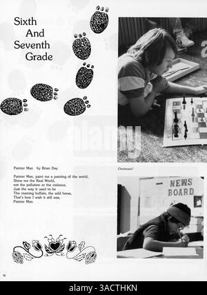 L'annuario del 1983, 'Chimigezi Winage', di Heart of the Earth Survival School mette in evidenza i momenti significativi dell'anno accademico 1982-1983, concentrandosi sulle esperienze degli studenti, sui contributi degli insegnanti e sull'educazione alla sopravvivenza. Foto Stock