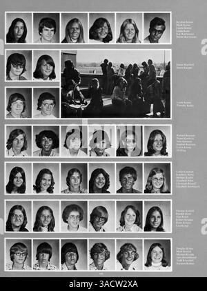 L'annuario "Revolution 75" di Jefferson High documenta gli eventi chiave, le attività degli studenti, l'atletica e i contributi delle facoltà dell'anno scolastico 1974-1975. Foto Stock