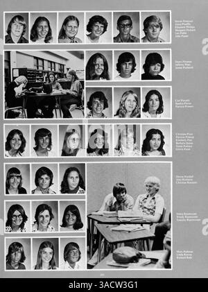 L'annuario "Revolution 75" cattura gli studenti, gli insegnanti, le squadre atletiche della Jefferson High e gli eventi importanti dell'anno scolastico 1974-1975. Foto Stock