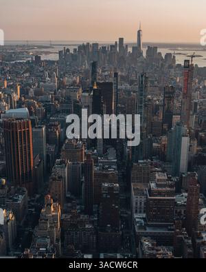 Tramonto, New York City, panoramica della città di SUMMIT One Vanderbilt, One World, Manhattan, Stati Uniti Foto Stock