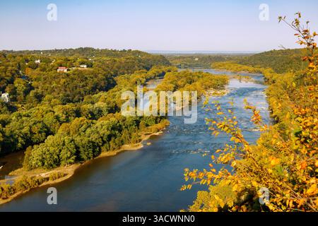 Vista del fiume Potomac dal punto panoramico di Maryland Heights all'Harpers Ferry National Historical Park, Jefferson County, West Virginia, USA Foto Stock