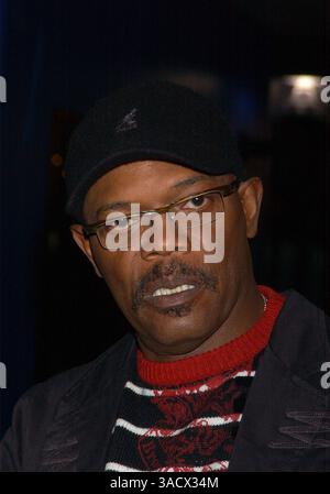 10 gennaio 2005; New York, NY, Stati Uniti; SAMUEL L. JACKSON parte dopo la sua apparizione al TRL di MTV a Times Square. (Immagine di credito: Dan Herrick/ZUMAPRESS.com) Foto Stock