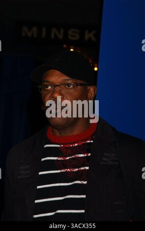 10 gennaio 2005; New York, NY, Stati Uniti; SAMUEL L. JACKSON parte dopo la sua apparizione al TRL di MTV a Times Square. (Immagine di credito: Dan Herrick/ZUMAPRESS.com) Foto Stock