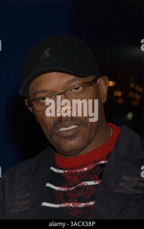 10 gennaio 2005; New York, NY, Stati Uniti; SAMUEL L. JACKSON parte dopo la sua apparizione al TRL di MTV a Times Square. (Immagine di credito: Dan Herrick/ZUMAPRESS.com) Foto Stock