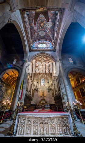 Braga, Portogallo, ricco presbiterio decorato della cattedrale di Braga, Portogallo Foto Stock