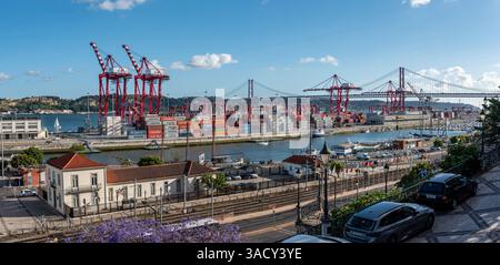 Lisboa, Portogallo, porto container Foto Stock