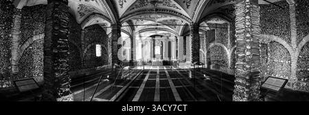 Evora, Portogallo, la Cappella delle ossa della chiesa di San Francesco a Evora, Portogallo, costruita con ossa di monaci Foto Stock