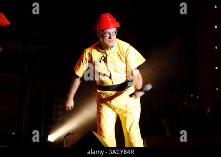 20 settembre 2008 - San Diego, California, Stati Uniti - MARK MOTHERSBAUGH della band pop/synth, ''devo', si esibisce al 2008 Street Scene Music Festival di San Diego, California (Credit Image: Jerod Harris/ZUMAPRESS.com) Foto Stock