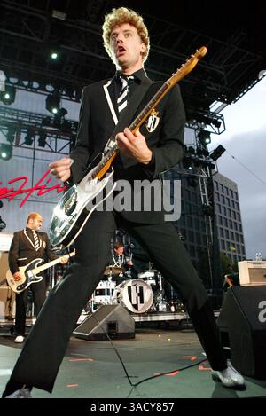 20 settembre 2008 - San Diego, California, Stati Uniti - NIKLAS ALMQVIST della rock band svedese, ''The Hives'', si esibisce al 2008 Street Scene Music Festival di San Diego, California (Credit Image: Jerod Harris/ZUMAPRESS.com) Foto Stock