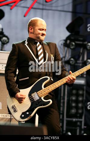 20 settembre 2008 - San Diego, California, Stati Uniti - MATTIAS BERNVALL della rock band svedese, ''The Hives'', si esibisce al 2008 Street Scene Music Festival di San Diego, California (Credit Image: Jerod Harris/ZUMAPRESS.com) Foto Stock