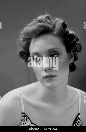 10 lug 2008 - Roma, Italia - Una modella si fa fare i capelli dietro le quinte alla settimana della moda di Roma 2008 luglio (Credit Image: Evandro Inetti/ZUMAPRESS.com) Foto Stock