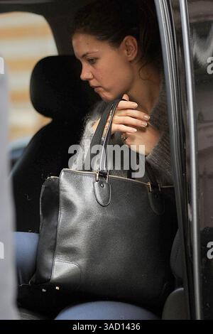 10 novembre 2011 - New York, New York, USA - . . . . . . 10 novembre 2011...New York City Katie Holmes torna a casa dalla palestra 10 novembre 2011 a New York (immagine di credito: © Sharkpixs/ZUMAPRESS.com) Foto Stock