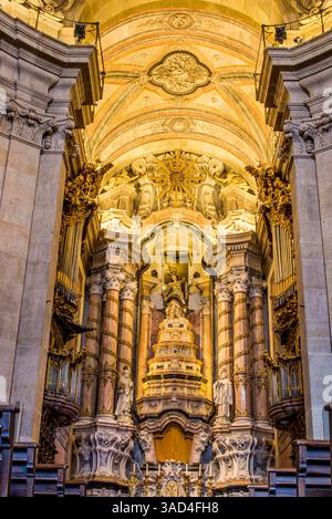 Interno della Chiesa dei sacerdoti (Igreja dos Clerigos), Porto, Portogallo. (Solo per uso editoriale) Foto Stock