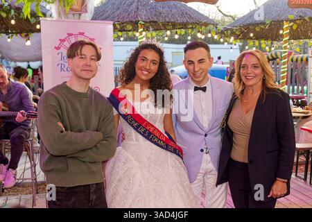 Parigi, Francia. 4 aprile 2025. Ospite, Miss Esmeralda 2025 Reine des Forains, Jordan De Luxe e Singrid Campion, partecipa alla serata di inaugurazione del Foire du Trône a beneficio dell'associazione Les Bonnes Fées il 4 aprile 2025 a Parigi, Francia. Il Foire du Trône si svolge sul prato di Reuilly a Parigi dal 4 aprile al 9 giugno 2025. Crediti: Bernard Menigault/Alamy Live News Foto Stock