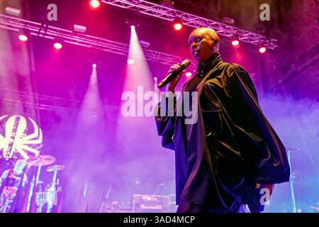 4 aprile 2025, Manchester, regno unito: SKIN (DEBORAH DYER) (voce principale) della rock band britannica Skunk Anansie live all'o2 Apollo Manchester nel loro 2025 Pain Truth Tour (Credit Image: © Andy Von Pip/ZUMA Press Wire) SOLO PER USO EDITORIALE! Non per USO commerciale! Foto Stock