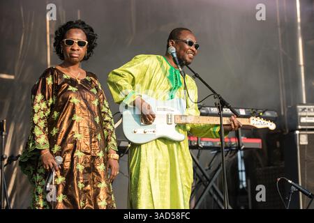 Monts, Francia. 7 luglio 2018. File Photo - France, Indre-et-Loire (37), Monts, festival Terres du Son, Amadou et Mariam band . Amadou Bagayoko, metà del leggendario duo con Mariam, è morto nel 2005, il duo stellare di musicisti ciechi ha vinto un premio Victoire de la musique per il loro album “Dimanche à Bamako”. Morì in Mali venerdì 4 aprile, all'età di 70 anni, a seguito di una malattia. Foto di Pascal Avenet/ABACAPRESS. COM credito: Abaca Press/Alamy Live News Foto Stock