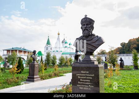 Nizhny Novgorod, Russia - 01 ottobre 2023: Monumento al granduca Vladimir Svyatoslavich, il battesimo della Rus' sul vicolo Rurikovich. Pechersky ASCE Foto Stock