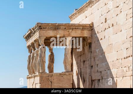 Il portico cariatide nell'Eretteo sull'Acropoli di Atene, Grecia Foto Stock
