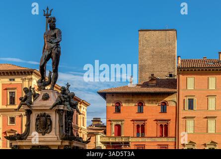 Fontana del Nettuno, Fontana di Nettuno, una fontana civica situata in Piazza del Nettuno, Bologna, Italia Foto Stock